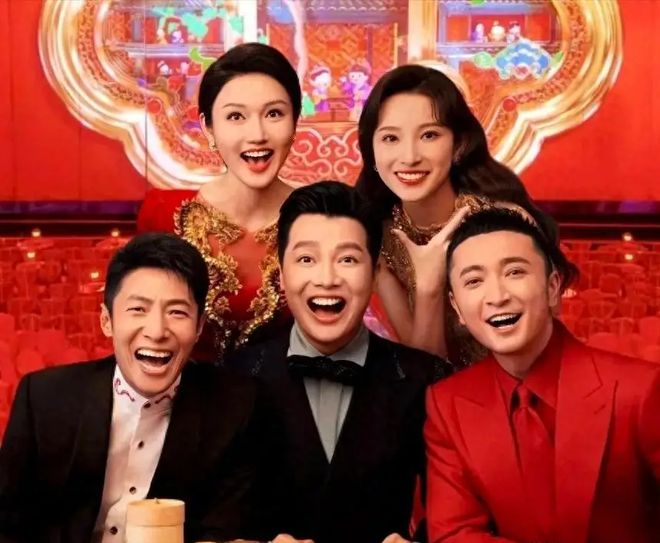 ！龙洋假睫毛贴歪了撒贝宁眉毛化飞了AG真人网蛇年春晚主持人妆容太抢镜(图5)
