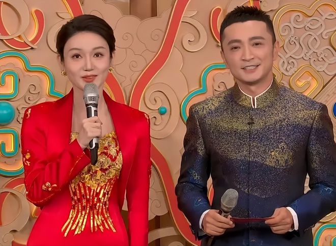 ！龙洋假睫毛贴歪了撒贝宁眉毛化飞了AG真人网蛇年春晚主持人妆容太抢镜(图7)